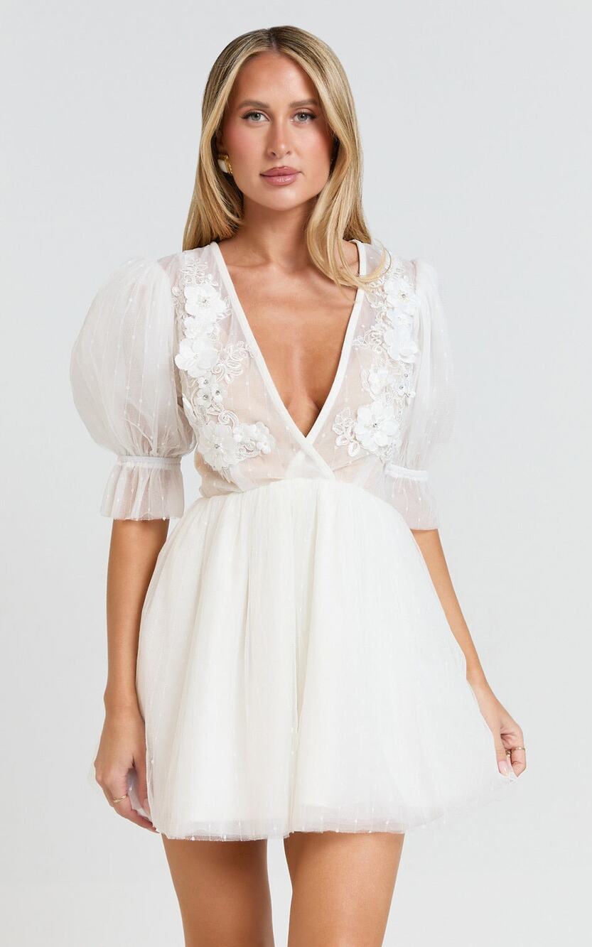 New Showpo Akshia Mini Dress Puff Sleeve Floral Plunge Neck Dress MSRP $159